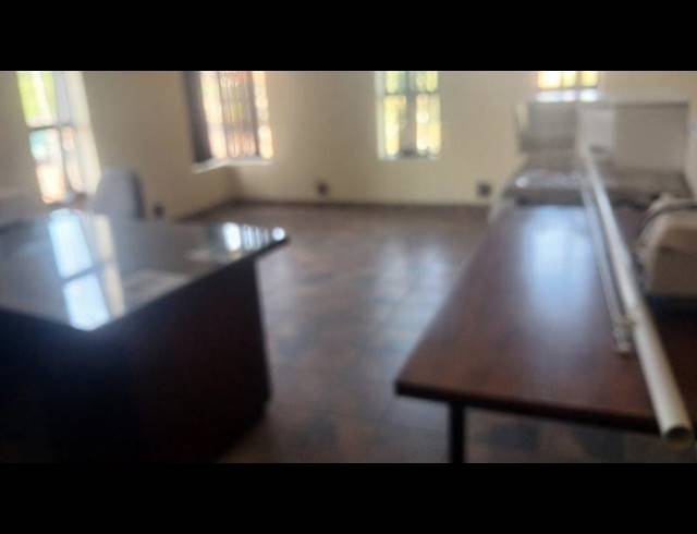 OFFICE PROPERTY TO RENT IN CROSSMOOR